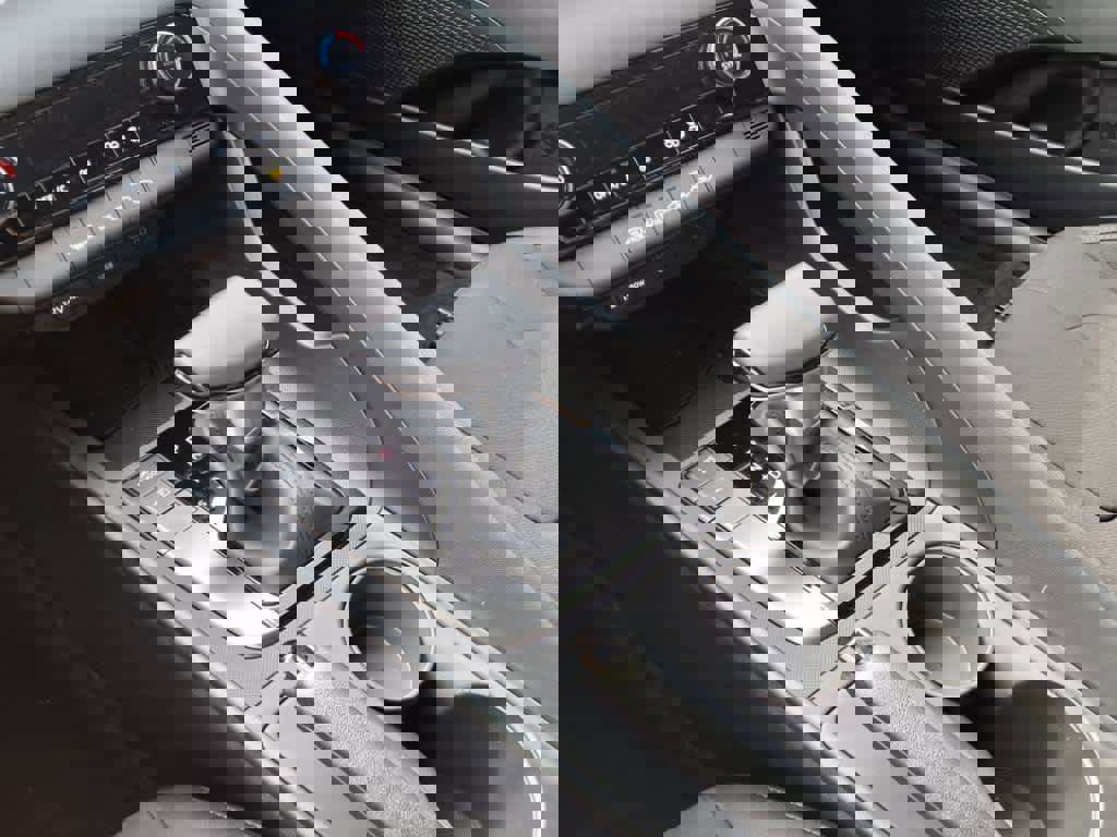 Certified 2025 Hyundai Elantra Sport image 19