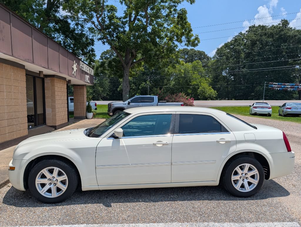Used 2006 Chrysler 300 Touring w/ Comfort/Convenience Group RWD image 6