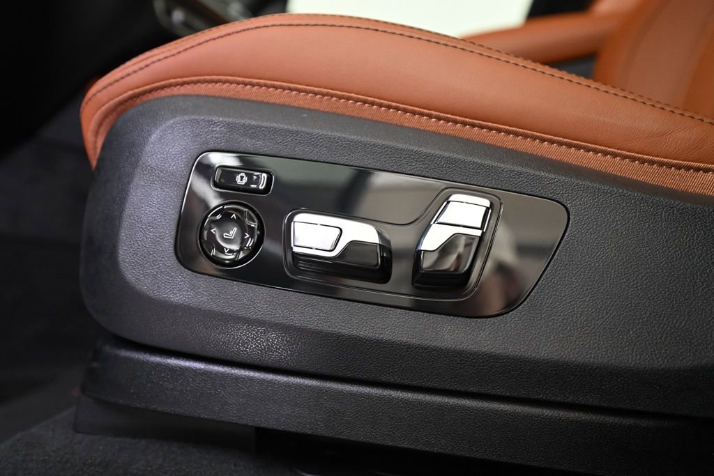 New 2026 BMW X7 xDrive40i w/ M Sport Package AWD/4WD image 32
