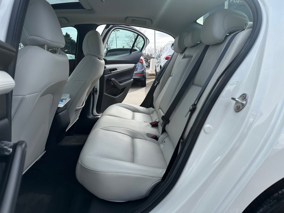 Used 2024 MAZDA MAZDA3 2.5 Turbo Sedan w/Premium Plus image 34