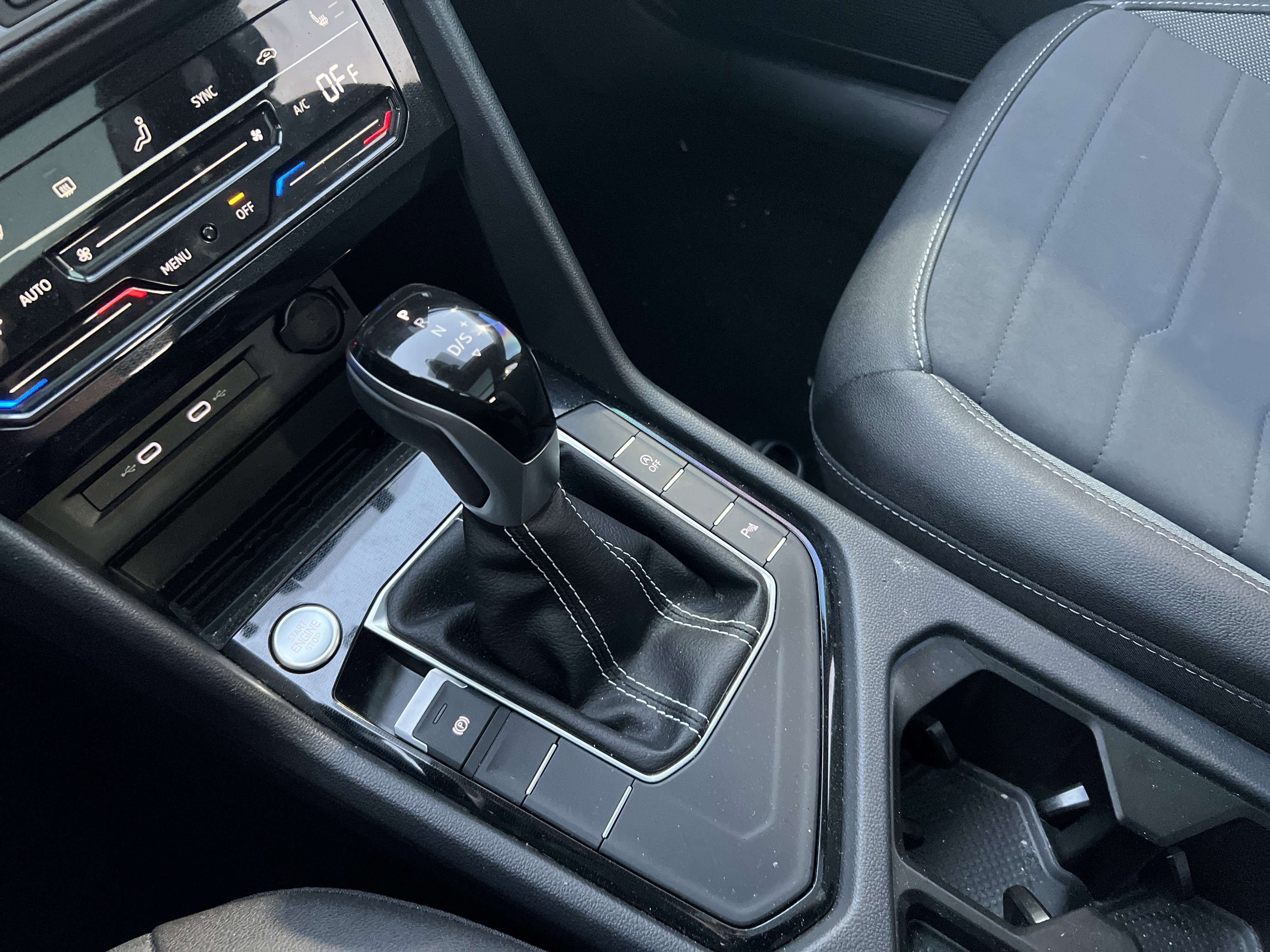 Used 2025 Volkswagen Taos SE image 24