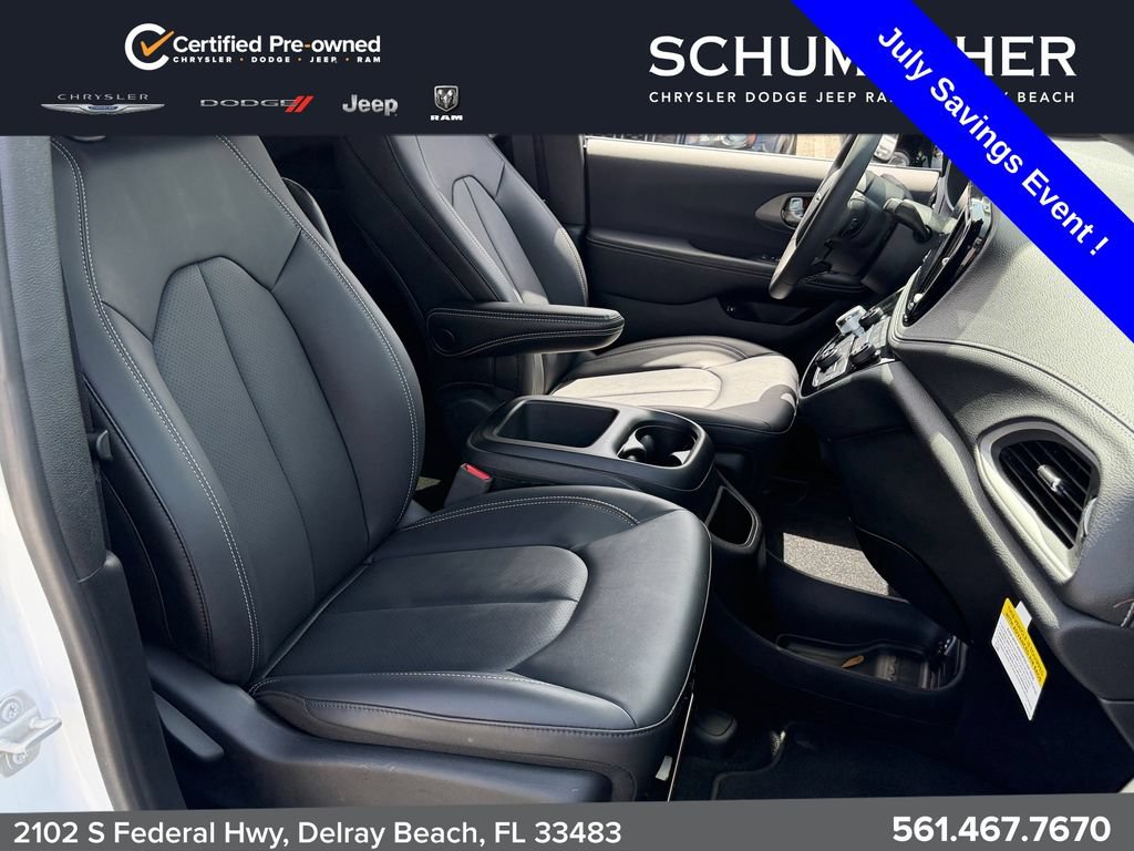 Used 2025 Chrysler Pacifica Select FWD image 19