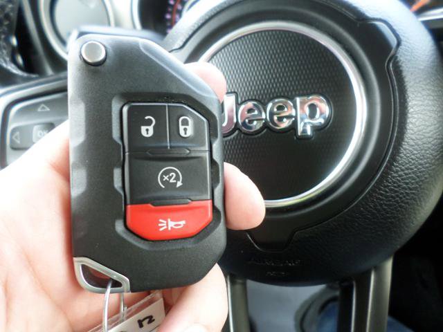 Used 2021 Jeep Gladiator Sport image 16