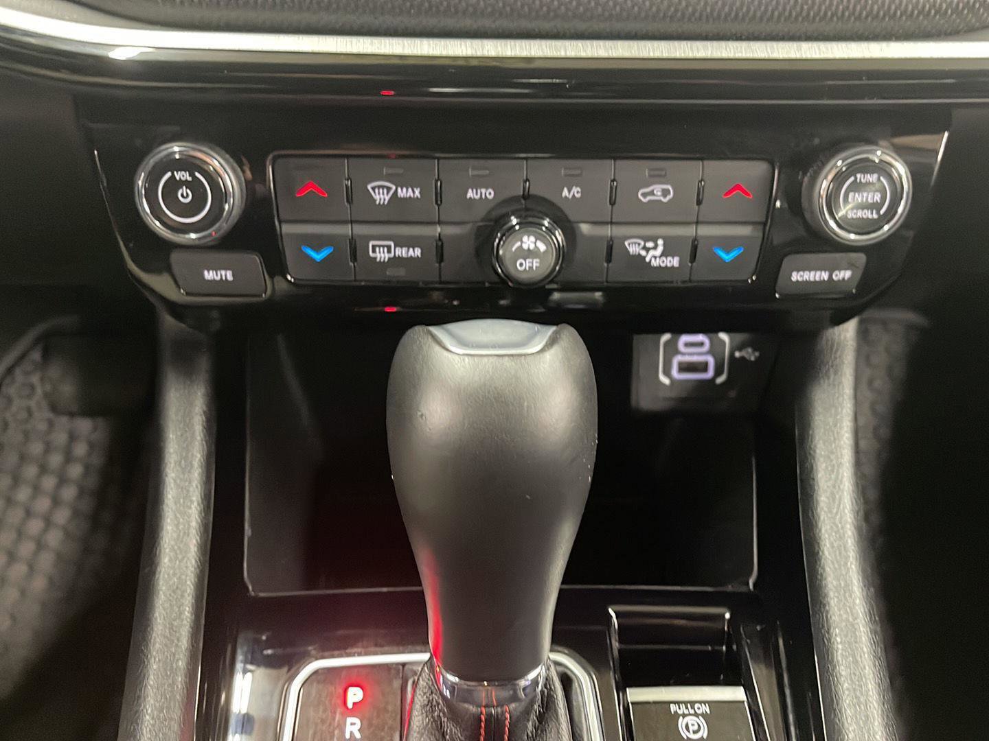 Used 2025 Jeep Compass Trailhawk image 18