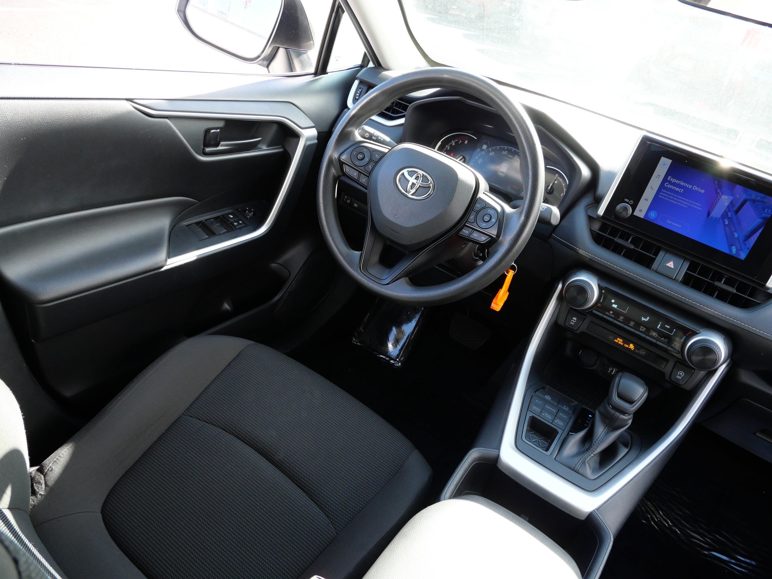 Certified 2025 Toyota RAV4 LE AWD/4WD image 9