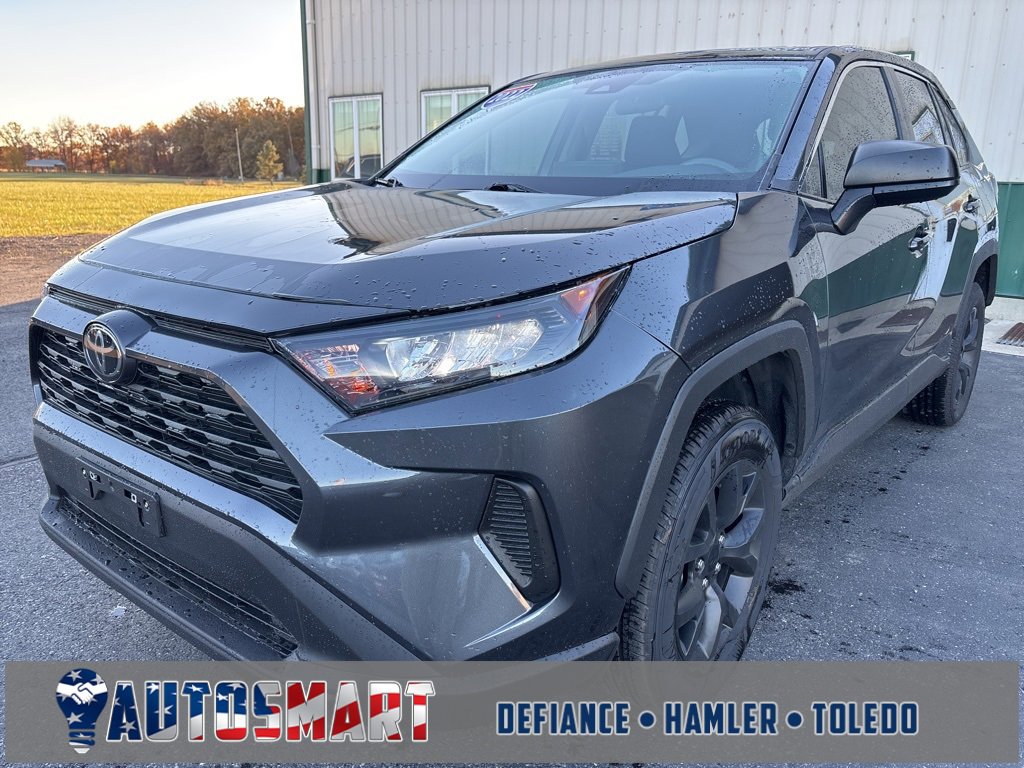 Used 2022 Toyota RAV4 LE image 1