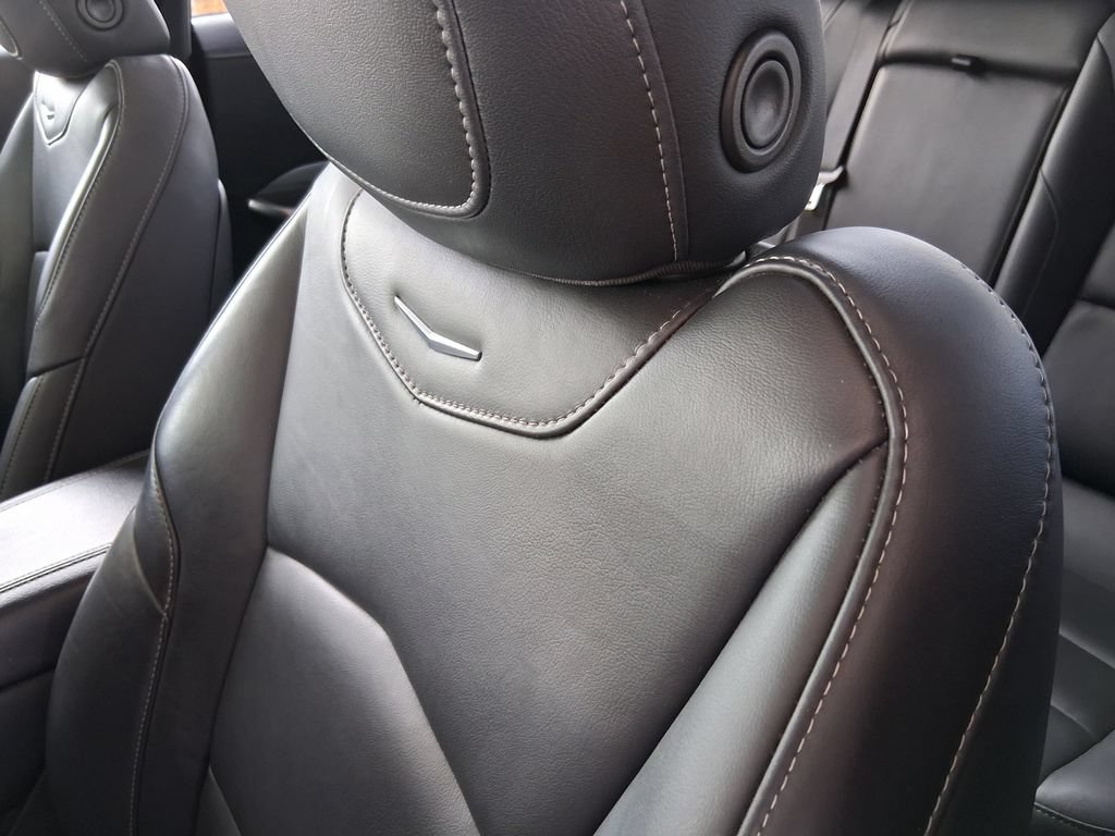 Used 2022 Cadillac XT4 Premium Luxury w/ Enhanced Visibility Package FWD image 19