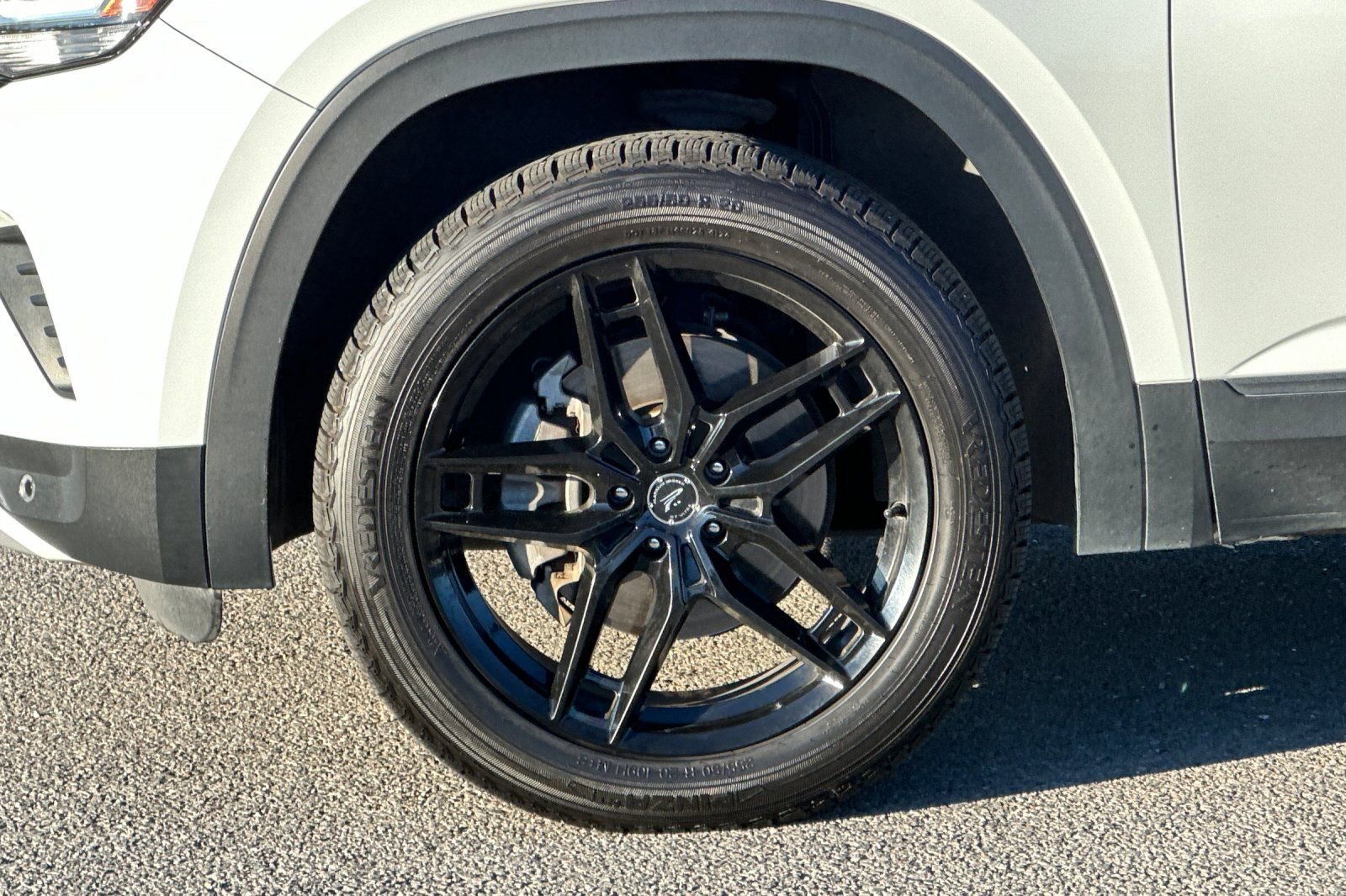 Used 2020 Volkswagen Atlas Cross Sport SE w/ Panoramic Sunroof Package image 31