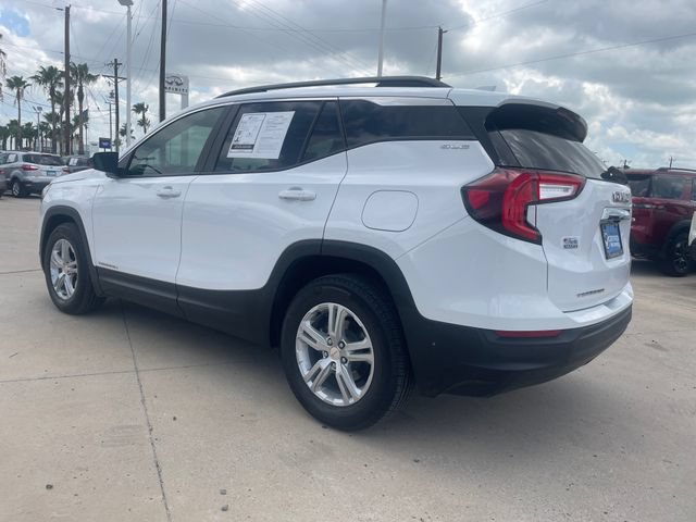 Used 2024 GMC Terrain SLE w/ Driver Convenience Package FWD image 3