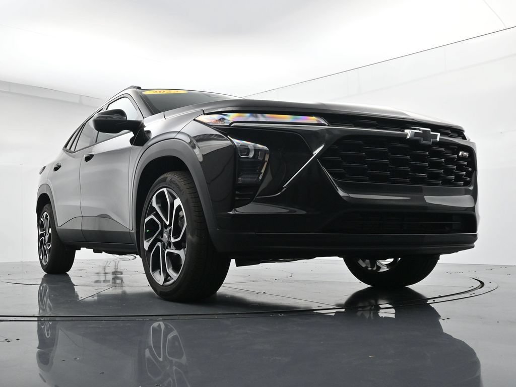 Used 2025 Chevrolet Trax RS w/ Driver Confidence Package FWD image 32