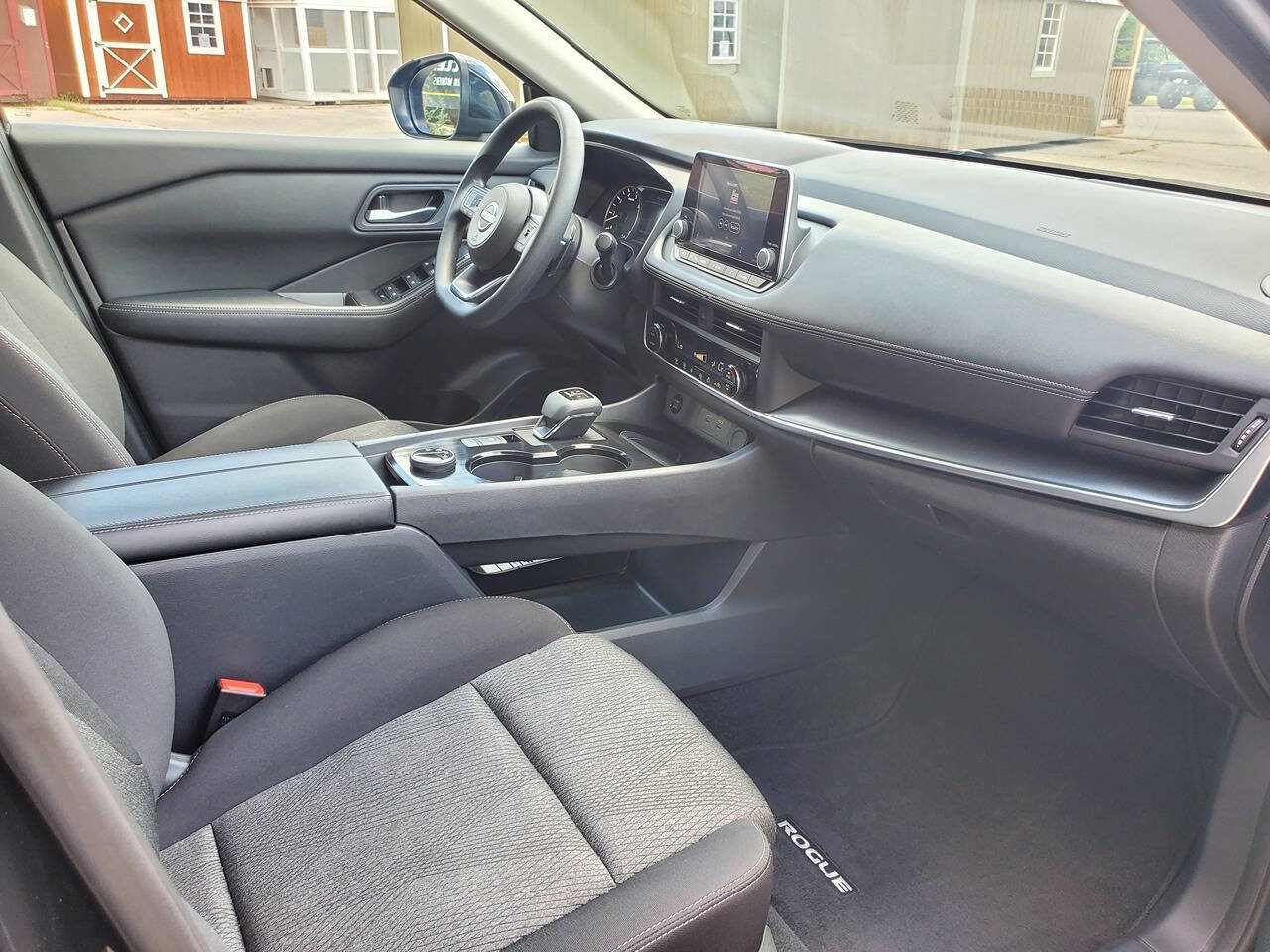 Used 2024 Nissan Rogue SV image 11