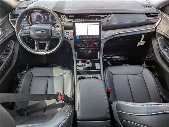 New 2025 Jeep Grand Cherokee Limited w/ Black Appearance Package image 15