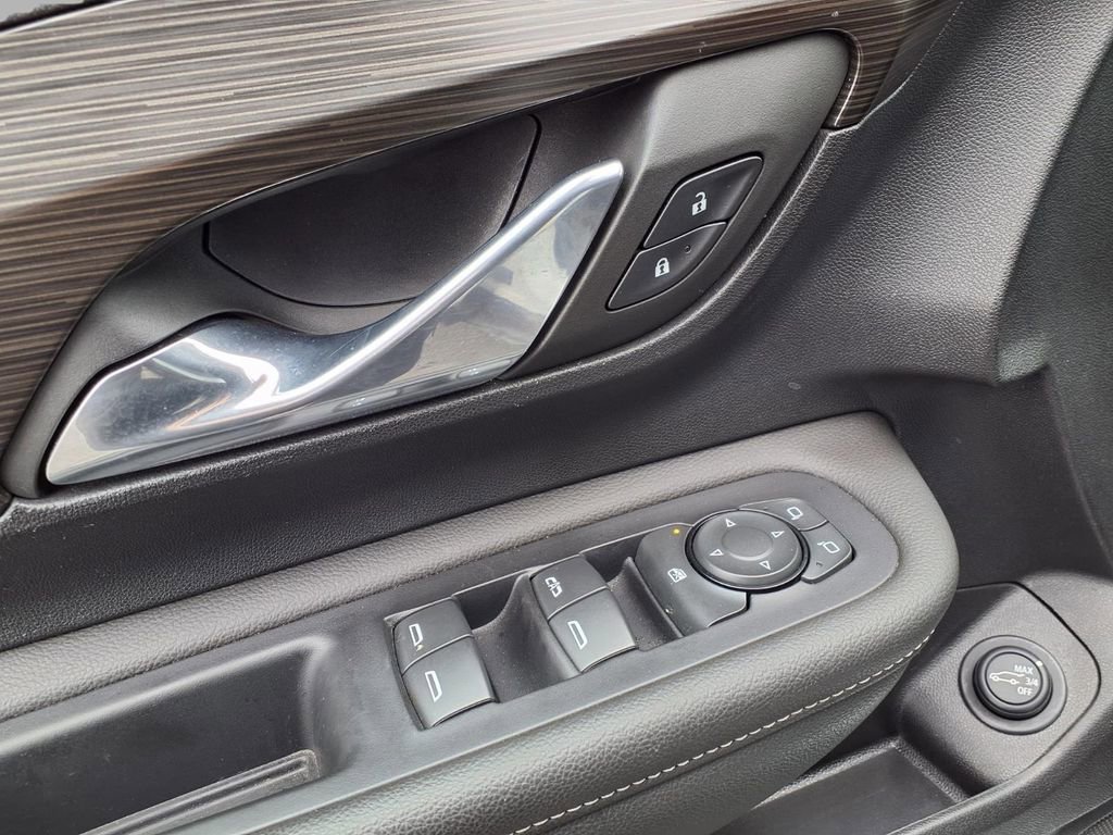 Used 2023 GMC Terrain SLE w/ Driver Convenience Package image 19