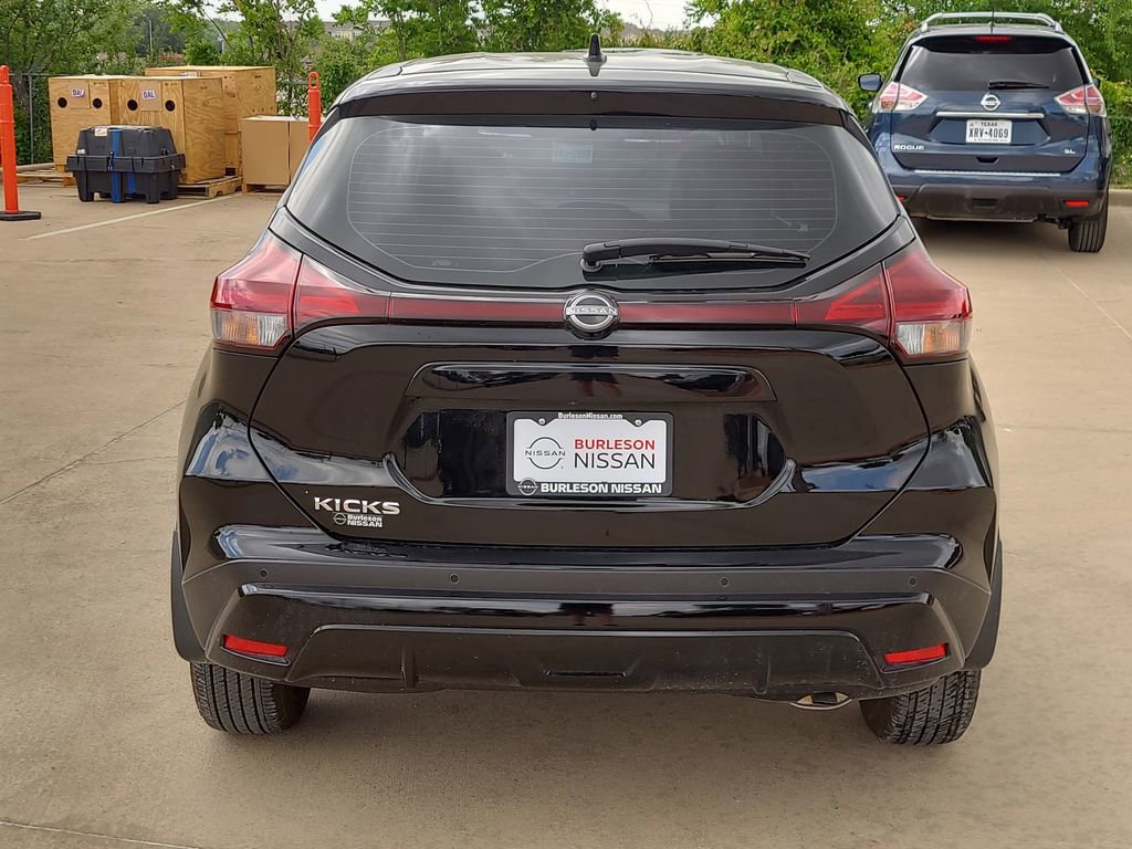 Certified 2025 Nissan Kicks Play S image 3