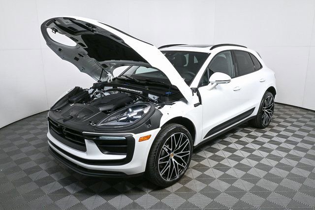 Certified 2026 Porsche Macan AWD/4WD image 31