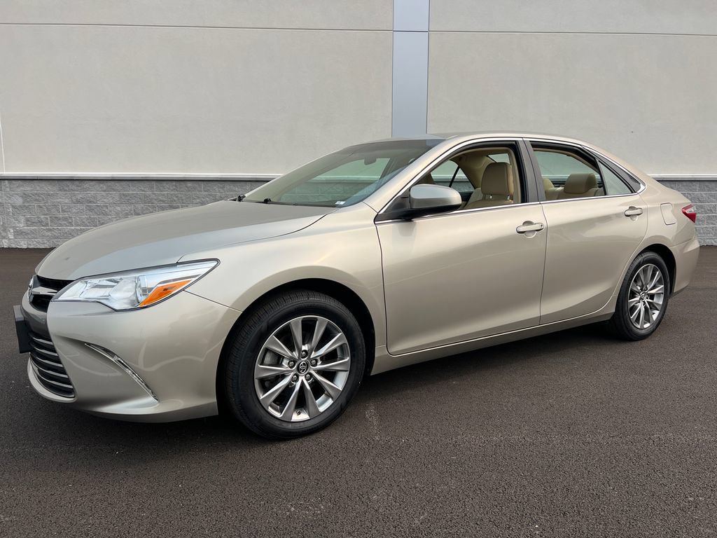 Used 2017 Toyota Camry XLE FWD image 1