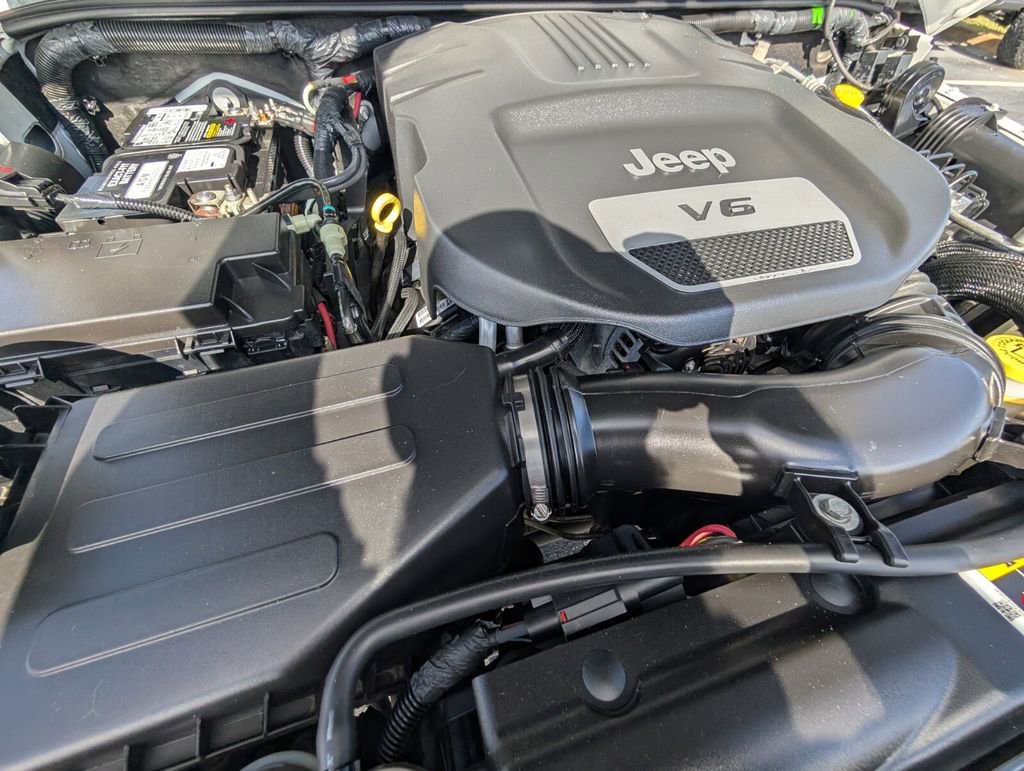 Used 2017 Jeep Wrangler Unlimited Sahara w/ Connectivity Group image 20