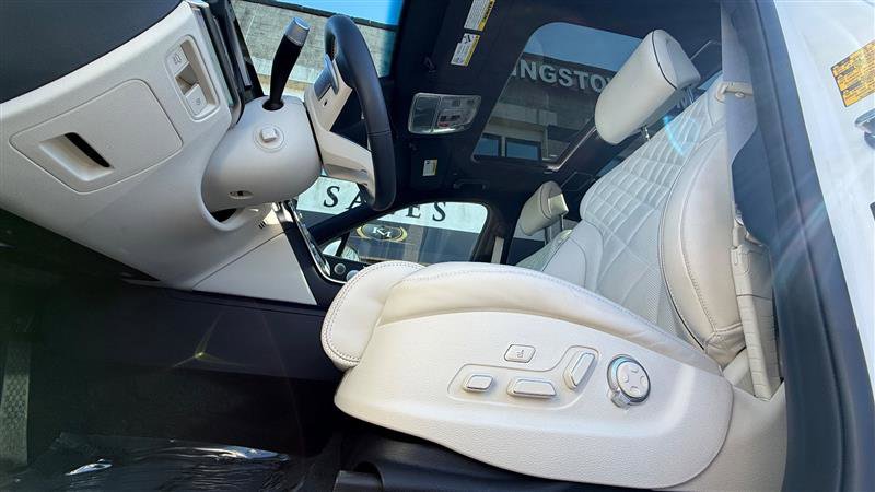 Used 2025 Genesis GV80 3.5T Prestige image 12