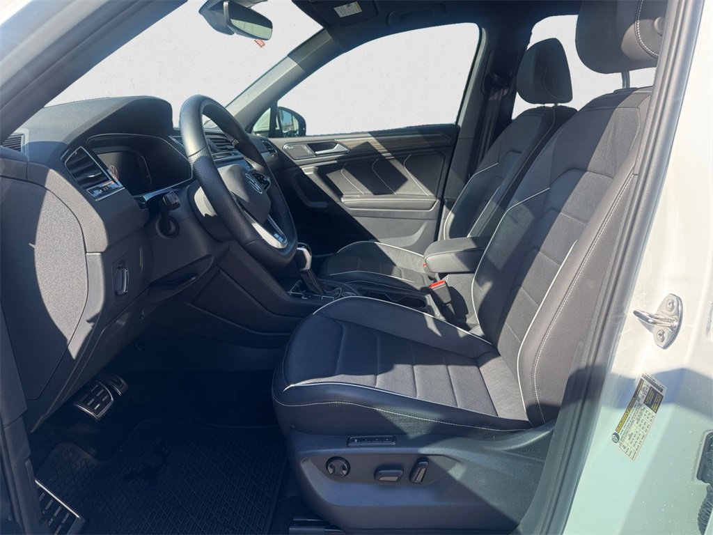 Used 2024 Volkswagen Tiguan SEL R-Line image 9