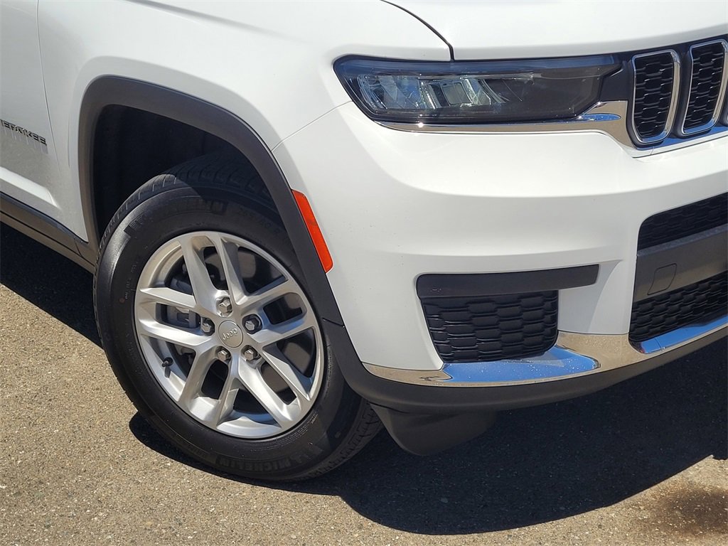 Used 2023 Jeep Grand Cherokee L Laredo image 2