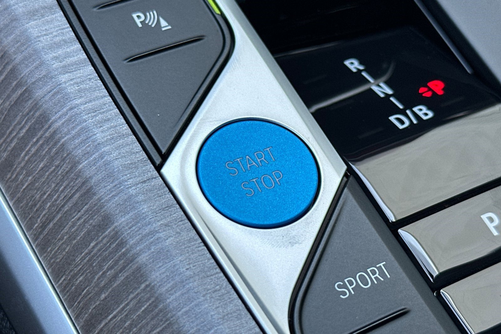 Used 2025 BMW i4 eDrive40 w/ Driving Assistance Package image 28