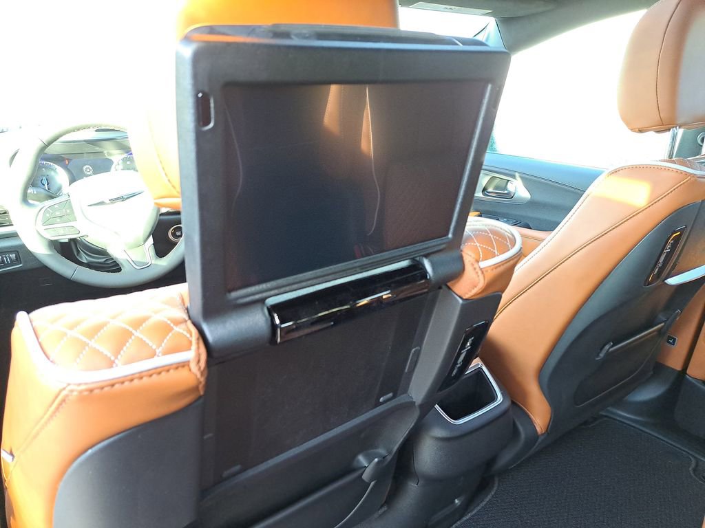 New 2026 Chrysler Pacifica Pinnacle w/ Trailer Tow Group image 15