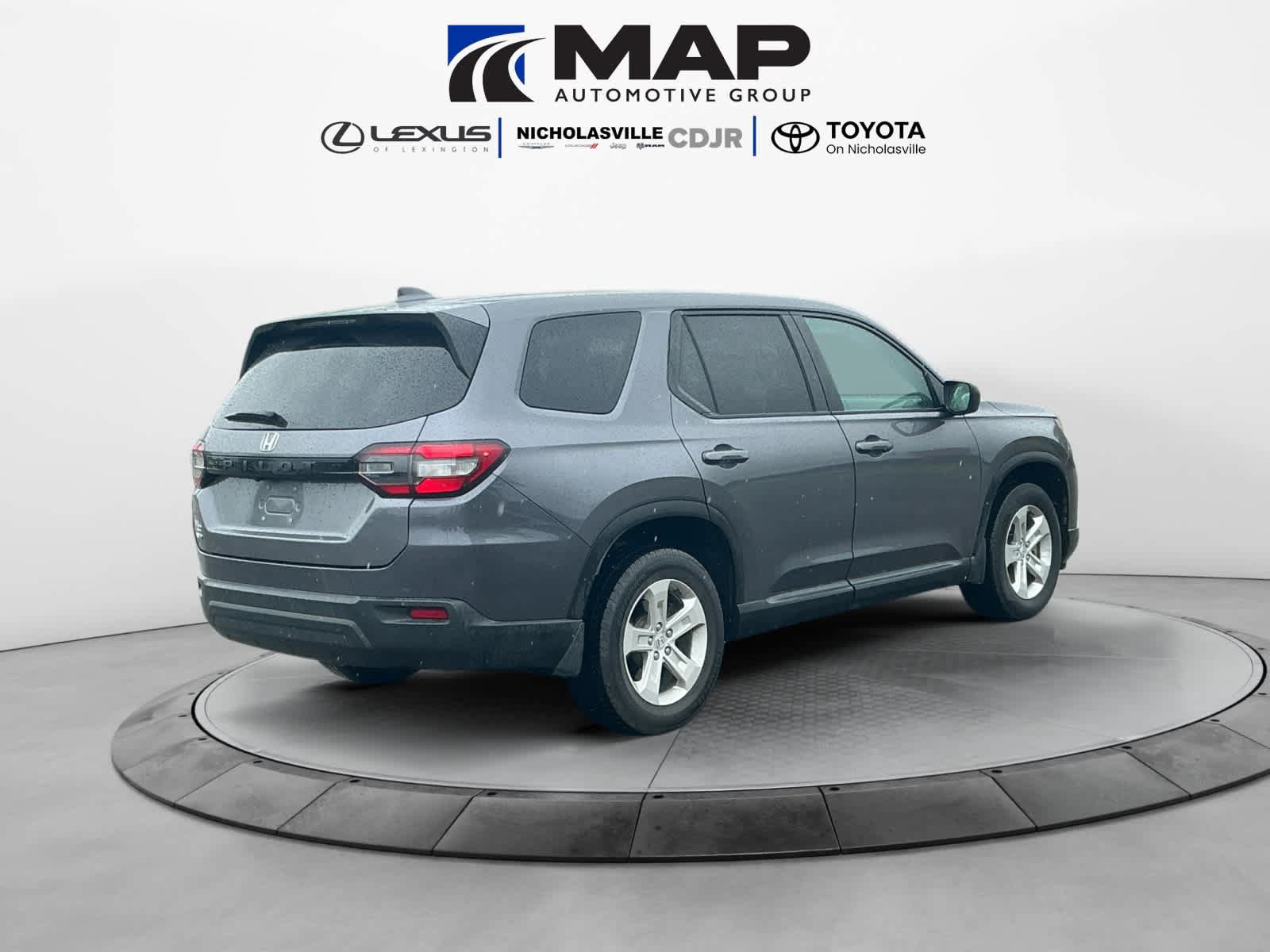 Used 2023 Honda Pilot LX image 5