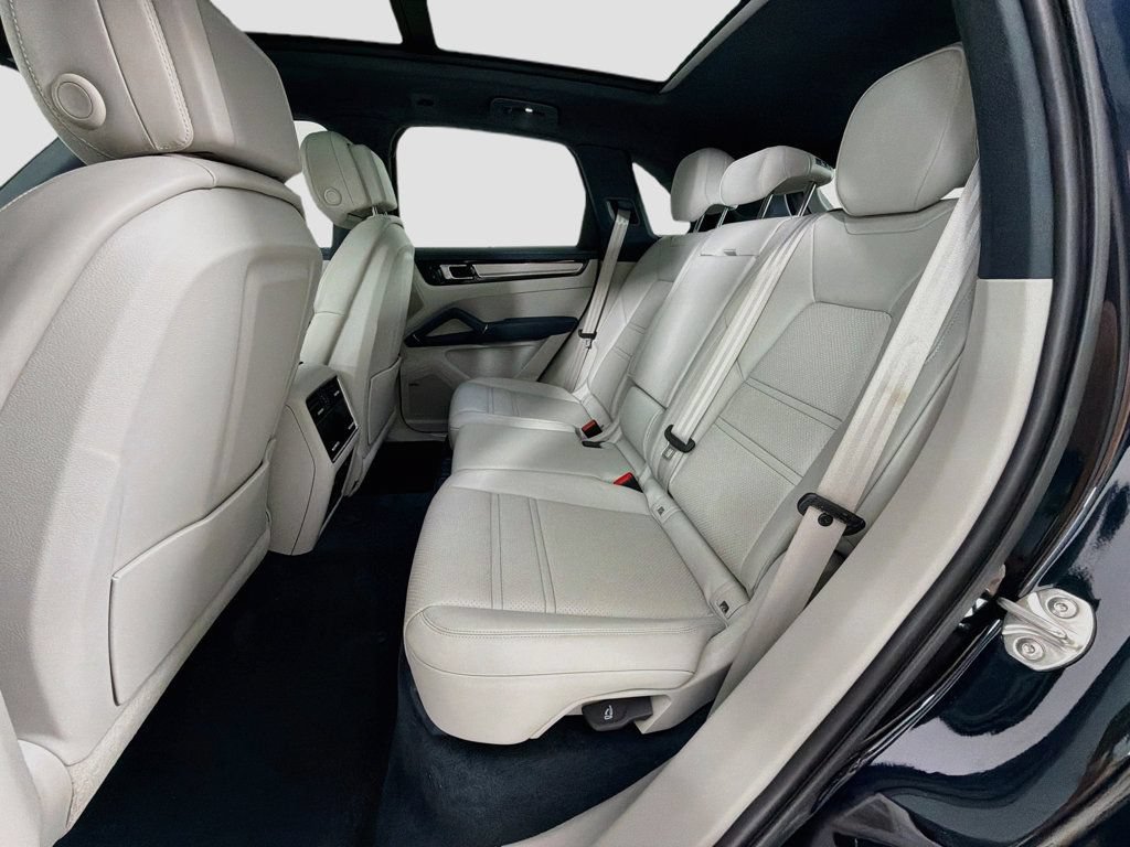 Certified 2023 Porsche Cayenne AWD/4WD image 24
