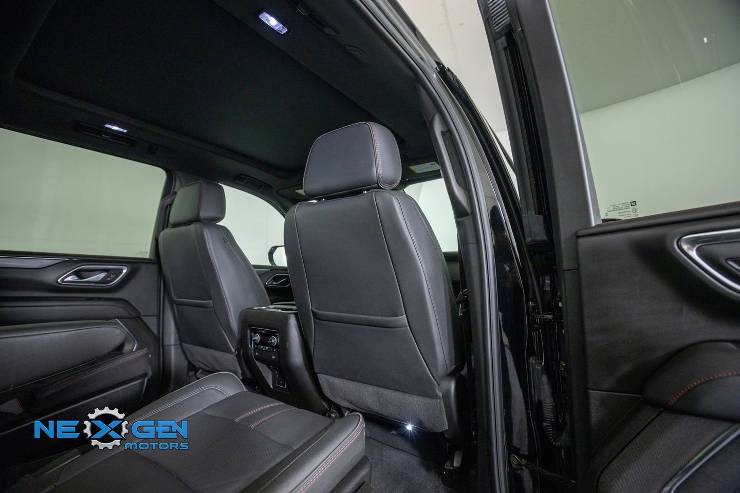 Used 2024 Chevrolet Suburban RST w/ Luxury Package AWD/4WD image 36