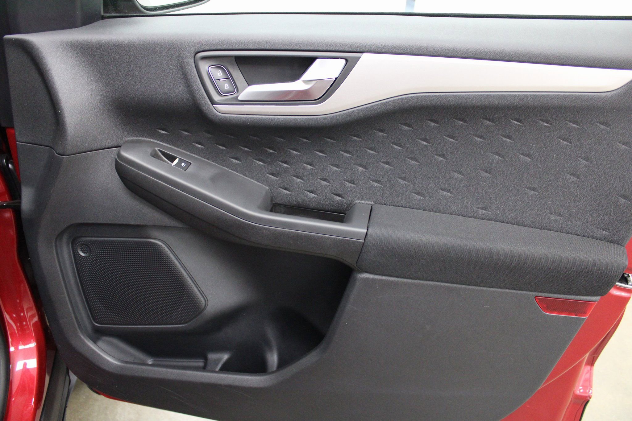 Used 2020 Ford Escape SE image 29