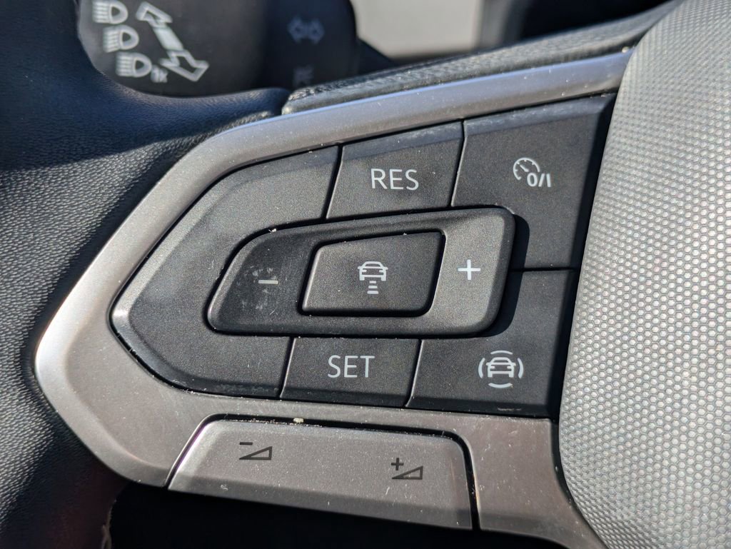 Certified 2022 Volkswagen Atlas Cross Sport SE image 28