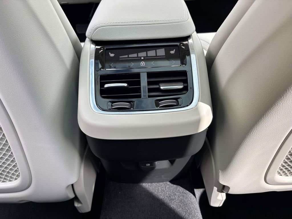 New 2026 Volvo XC60 B5 Ultra w/ Protection Package Premier image 30