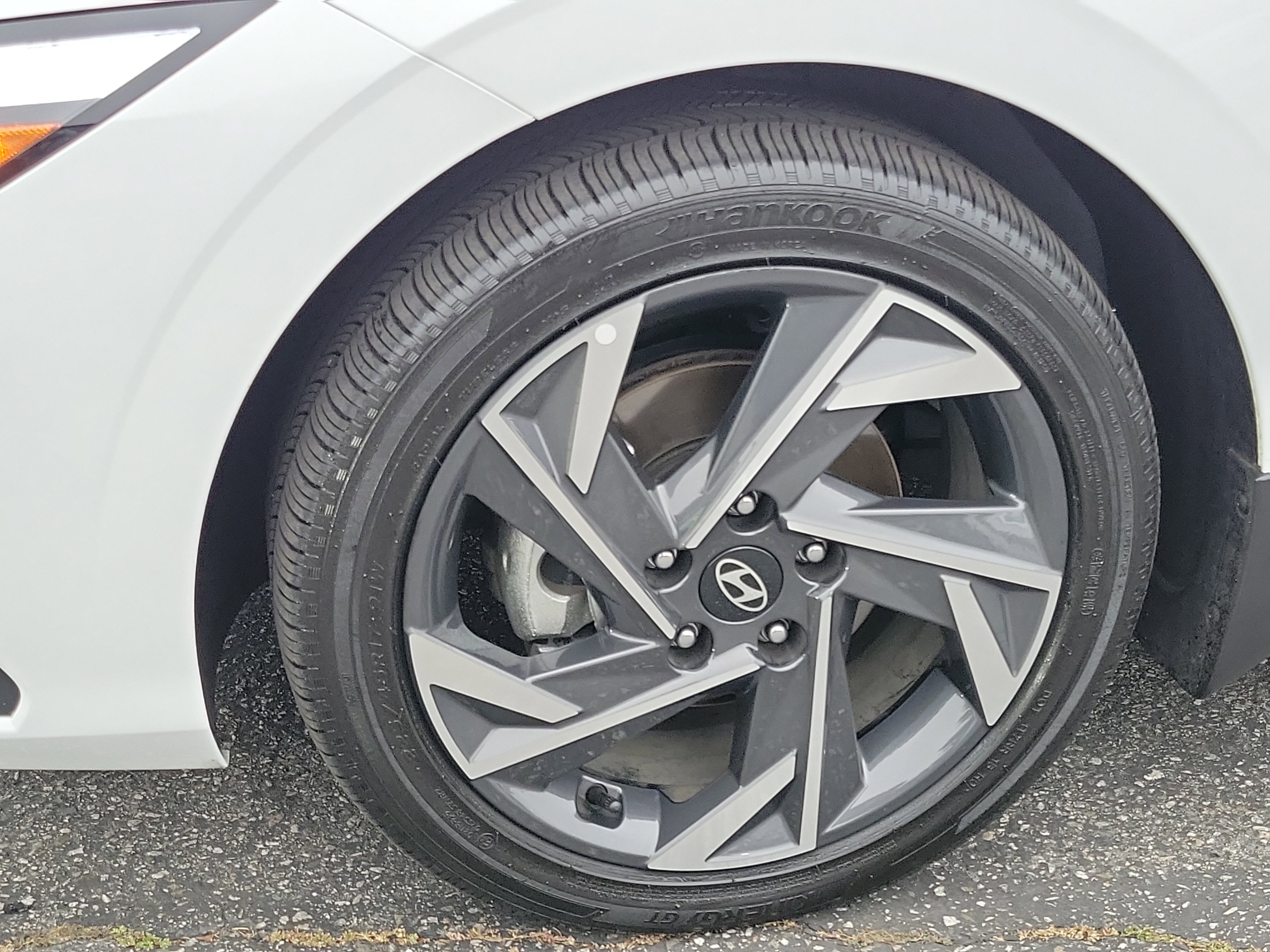 Certified 2025 Hyundai Elantra SEL FWD image 9