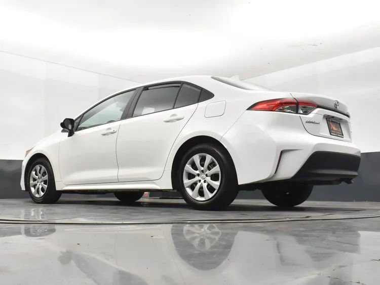 Used 2025 Toyota Corolla LE image 12