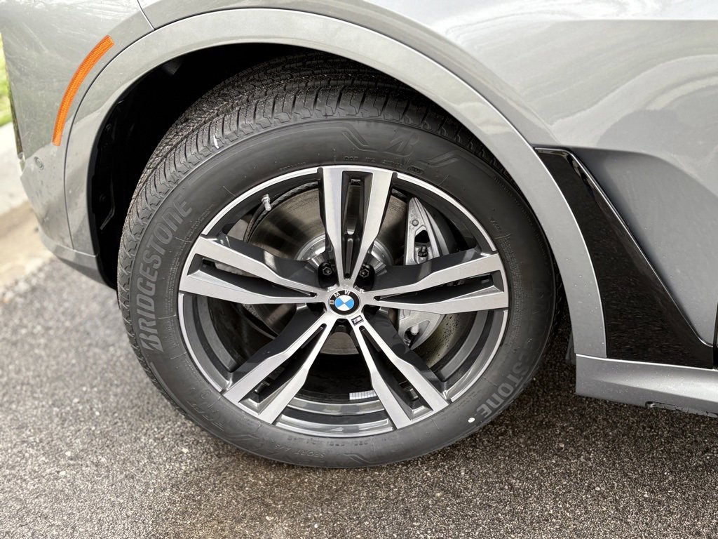 Used 2026 BMW X7 xDrive40i w/ M Sport Package image 7