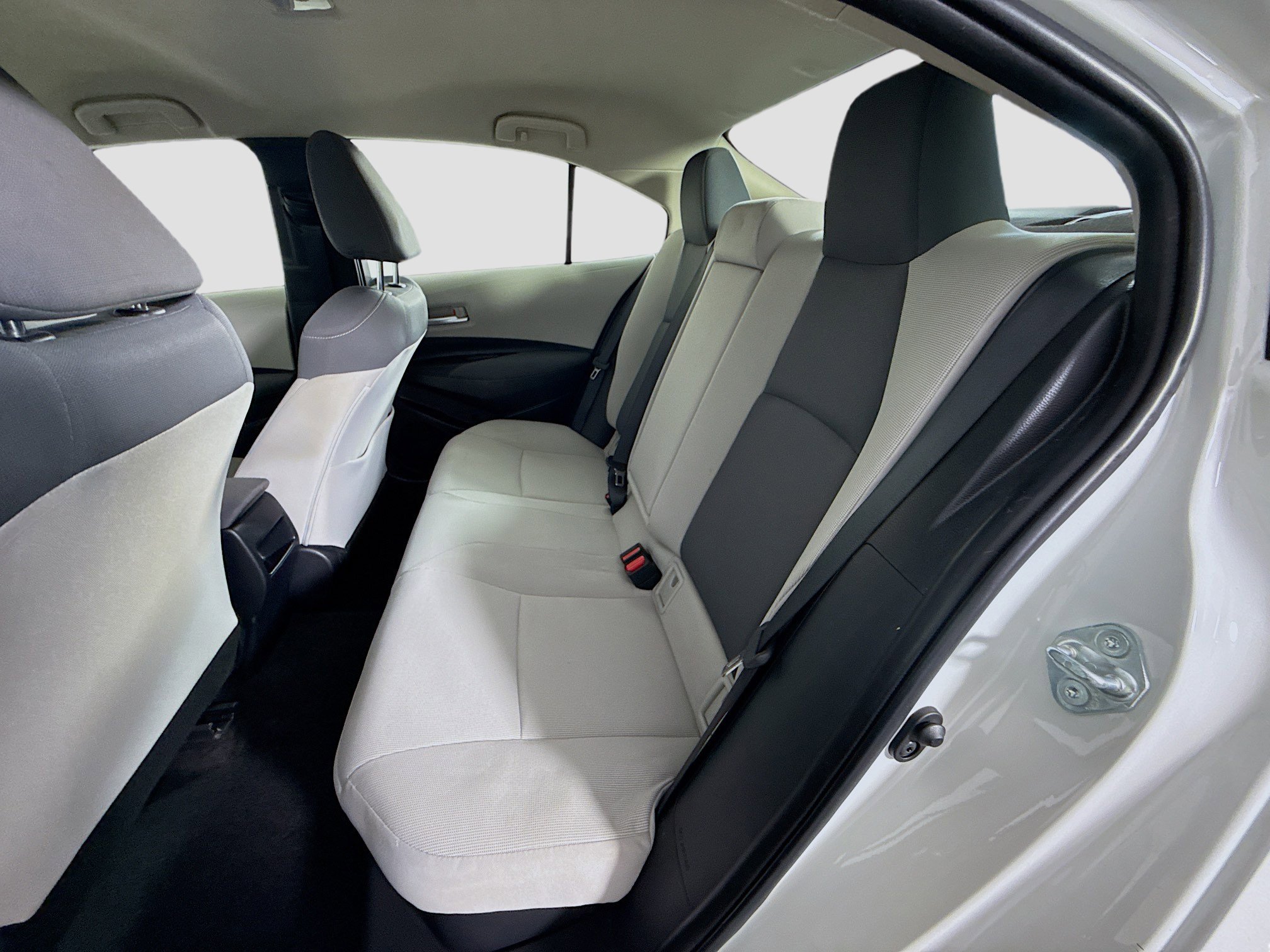 Used 2021 Toyota Corolla LE image 25