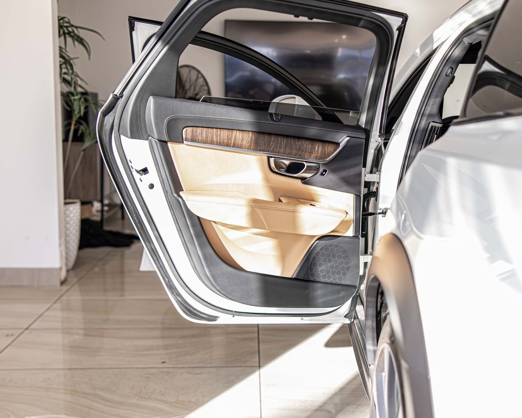 Used 2023 Volvo V90 B6 Cross Country Ultimate w/ Climate Package image 35