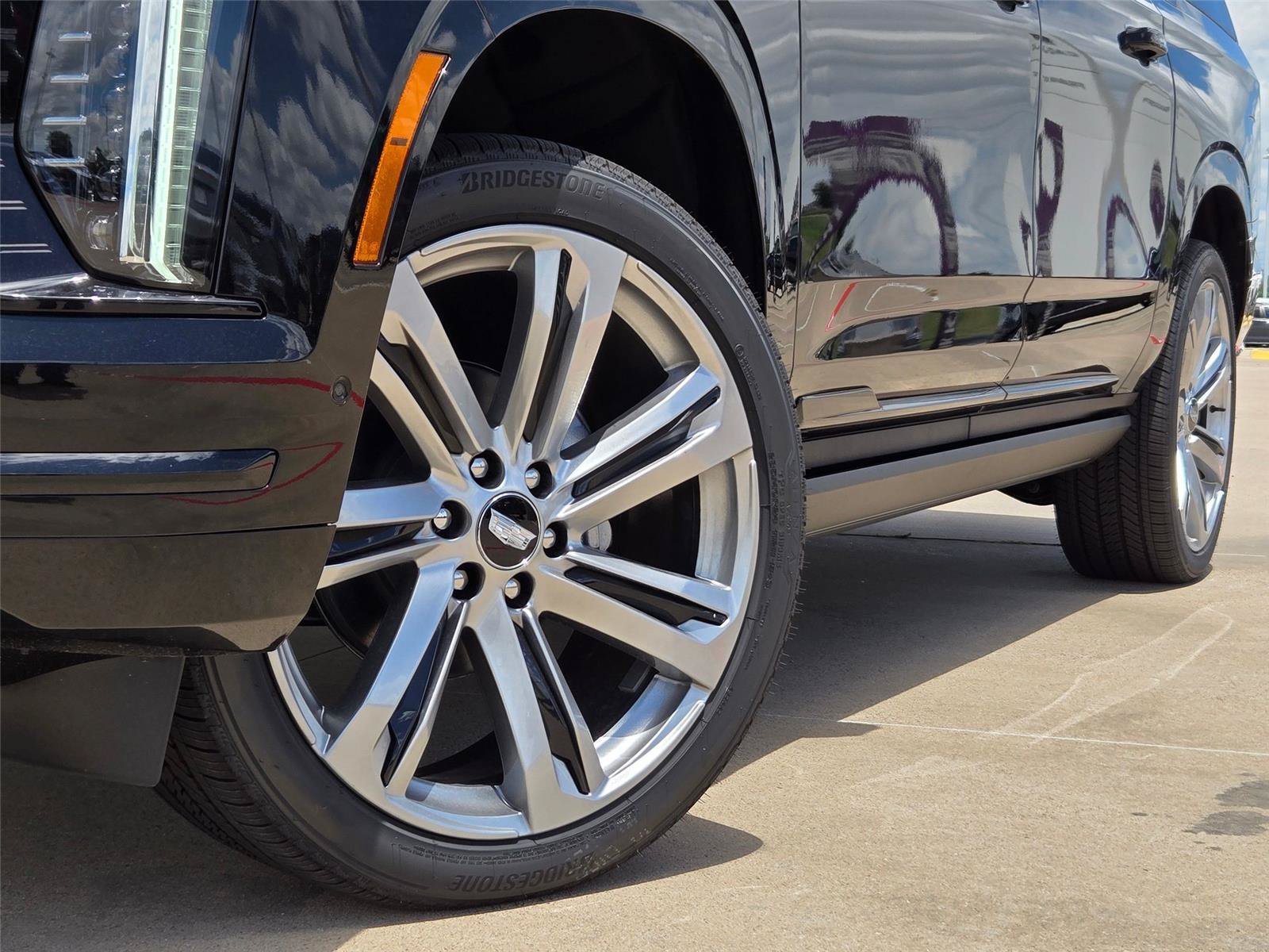 New 2026 Cadillac Escalade ESV Platinum Sport w/ LPO, Floor Liner Package AWD/4WD image 8