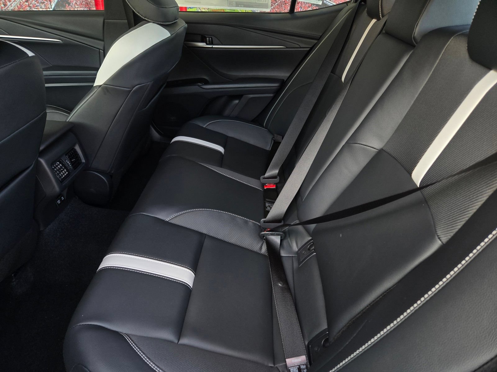 Used 2026 Toyota Camry Hybrid FWD image 11