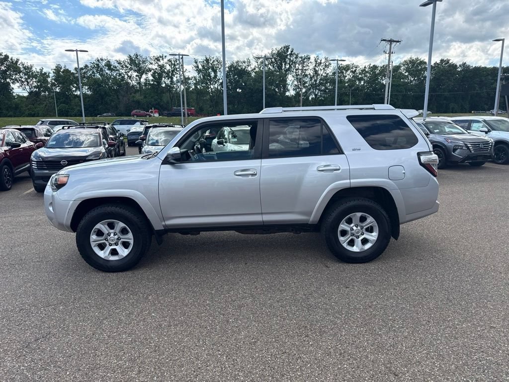 Used 2016 Toyota 4Runner SR5 AWD/4WD image 5