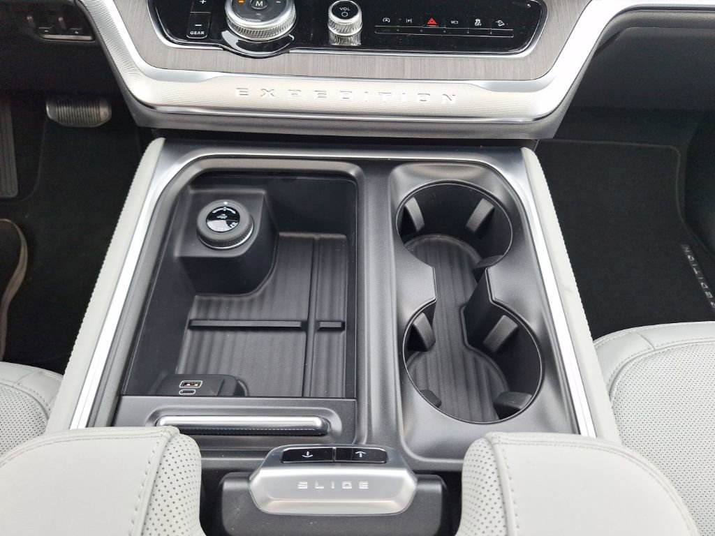 New 2026 Ford Expedition Platinum w/ Platinum Ultimate Package AWD/4WD image 12