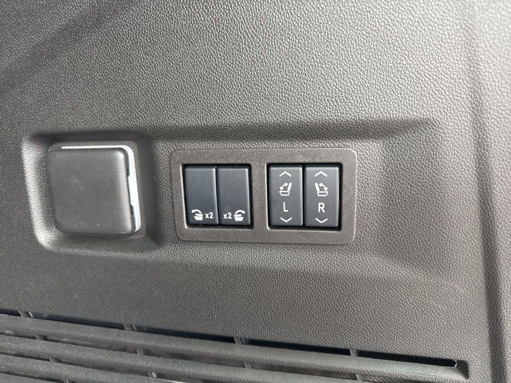 Used 2025 GMC Yukon Denali w/ Denali Reserve Package image 35
