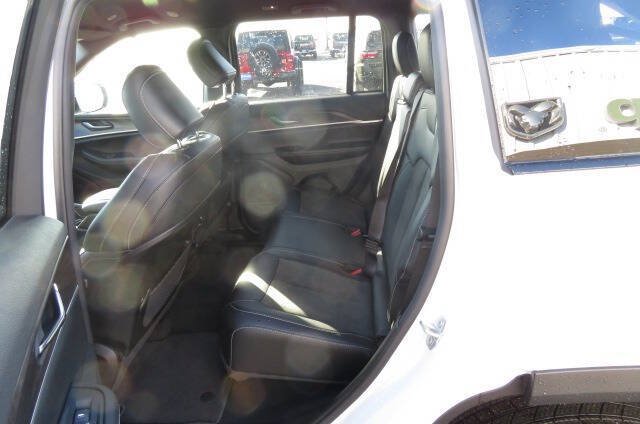 New 2026 Jeep Grand Cherokee Altitude AWD/4WD image 12