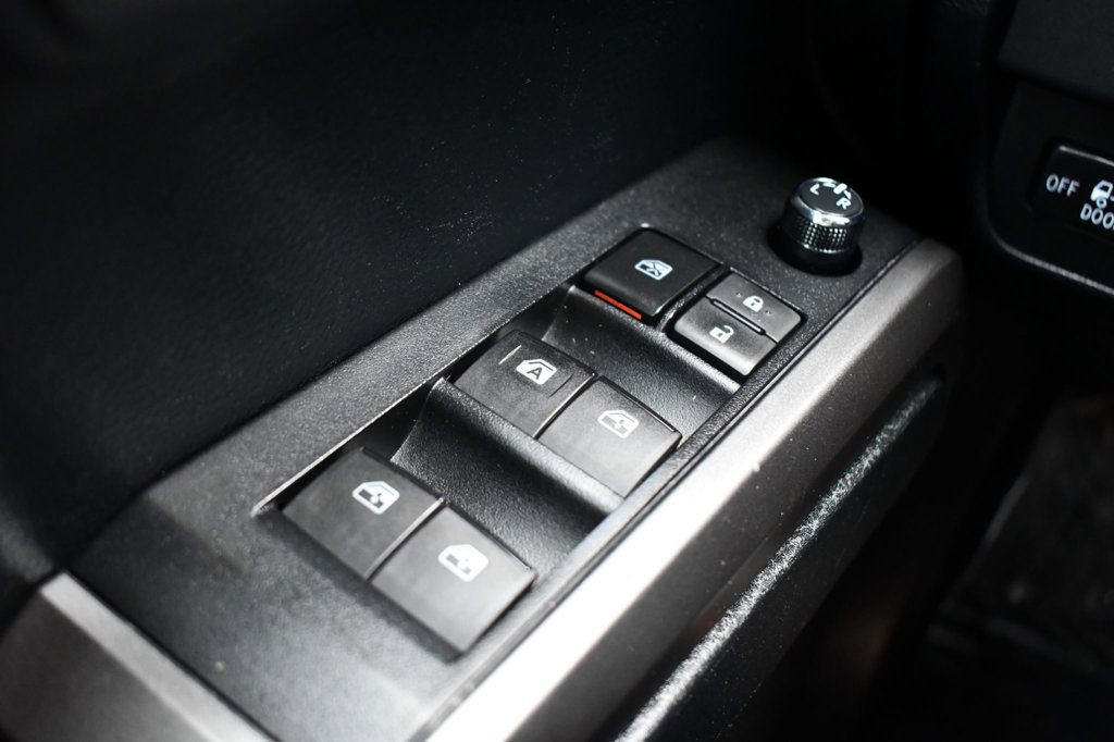 Used 2017 Toyota Tacoma TRD Sport image 34