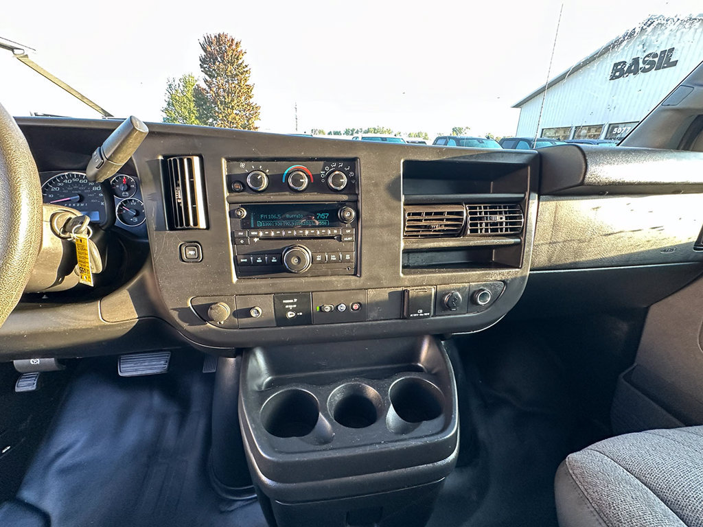 Used 2018 Chevrolet Express 3500 w/ Driver Convenience Package RWD image 31