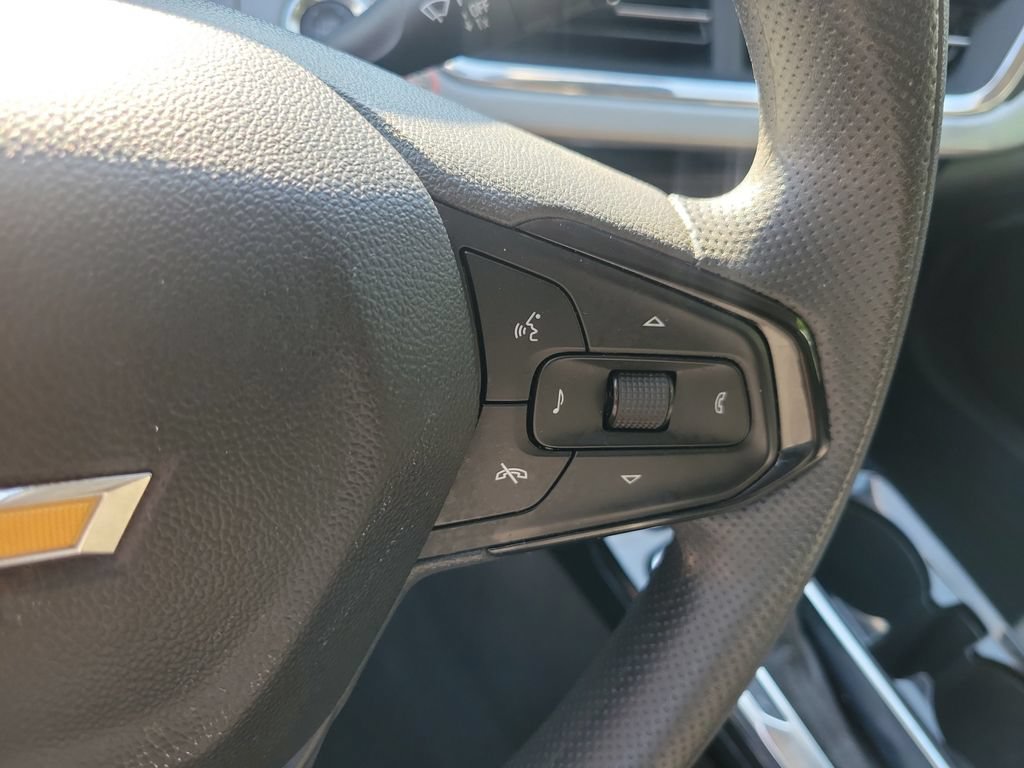 Used 2025 Chevrolet Trax LT FWD image 29