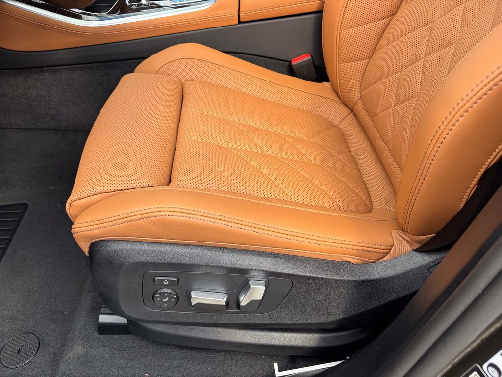 New 2026 BMW X5 xDrive40i AWD/4WD image 16