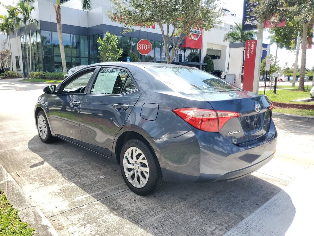 Used 2017 Toyota Corolla LE FWD image 4