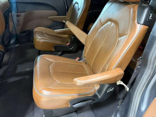 Used 2020 Chrysler Pacifica Limited FWD image 25