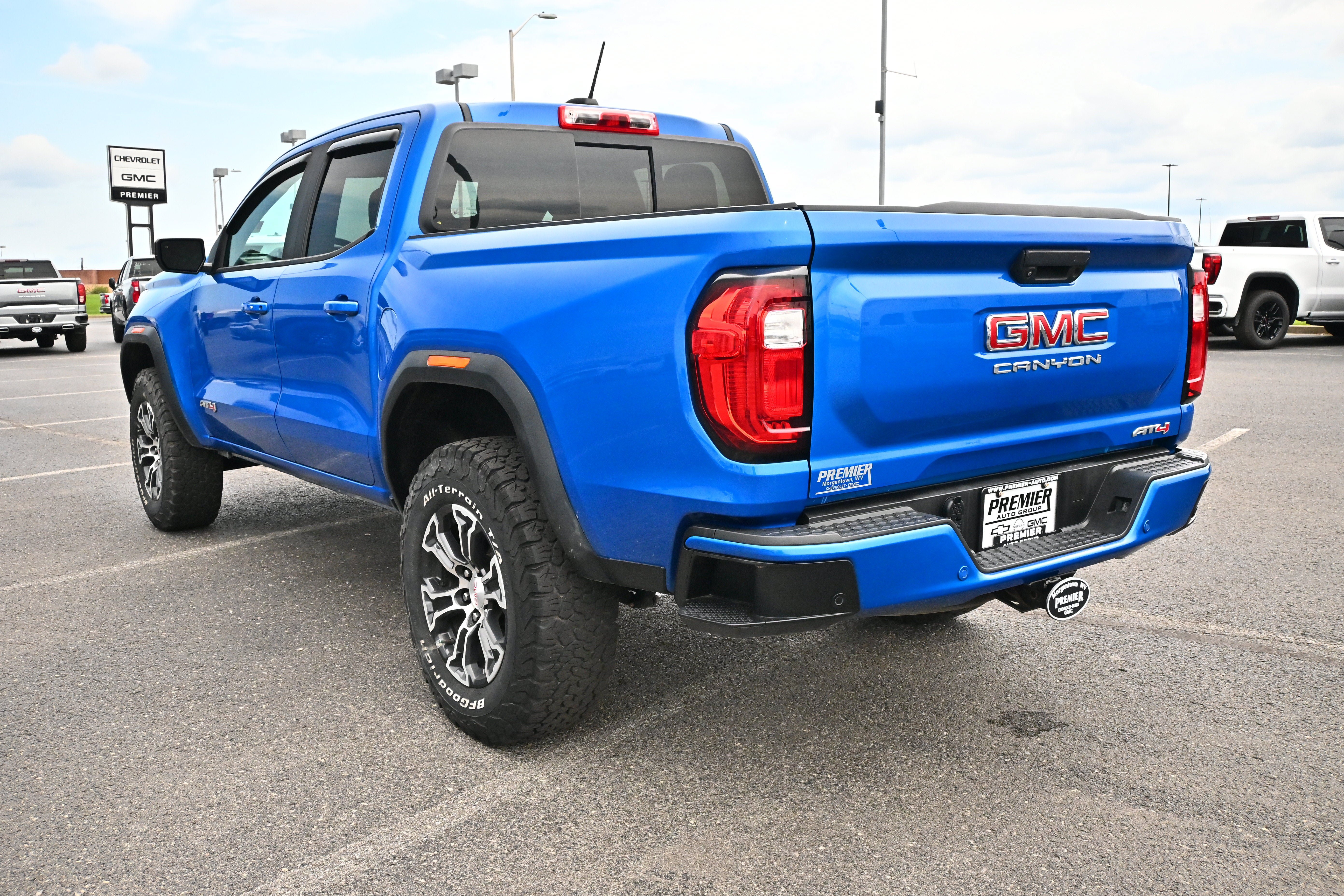Used 2023 GMC Canyon AT4 w/ AT4 Premium Package AWD/4WD image 6